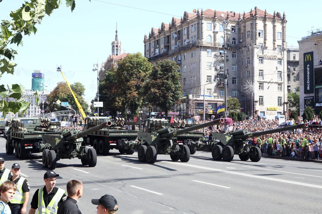 В Киеве состоялся военный парад