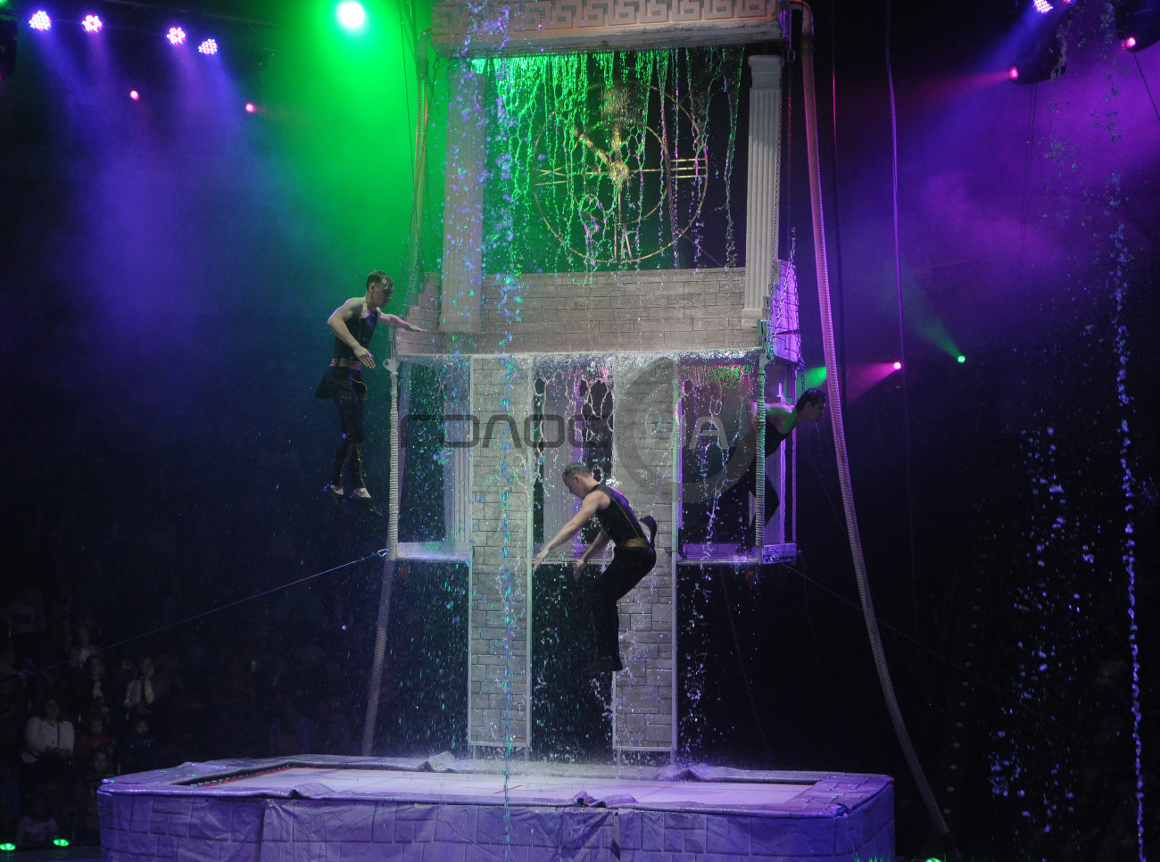 Национальный Цирк Украины представил новую программу «Шоу гигантских фонтанов»