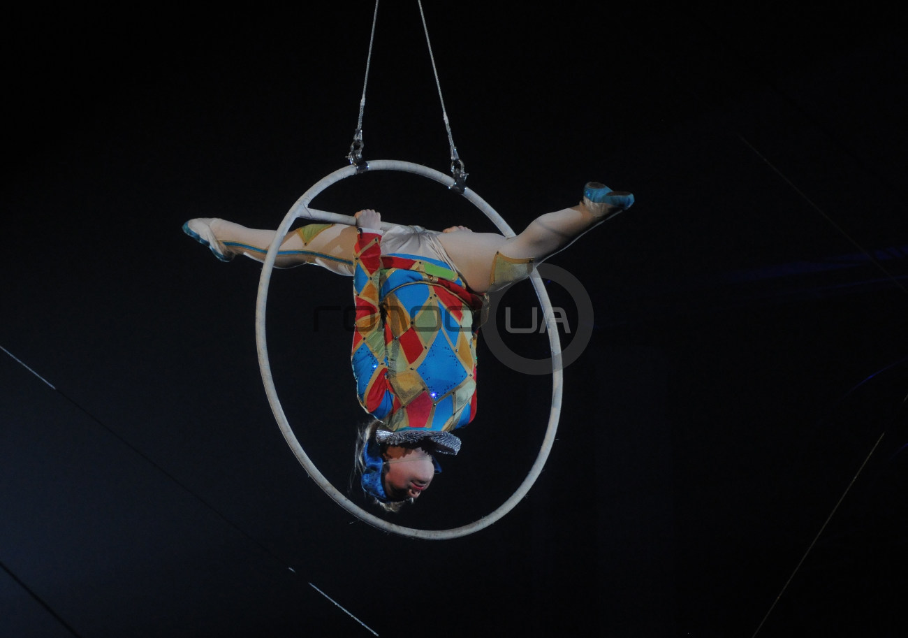 Национальный Цирк Украины представил новую программу «Шоу гигантских фонтанов»
