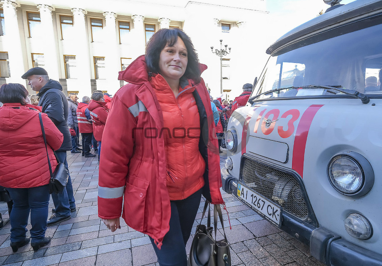 Столичные медики требовали у депутатов зарплату