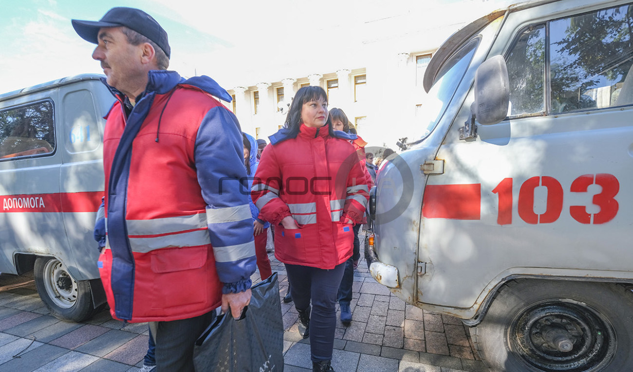 Столичные медики требовали у депутатов зарплату