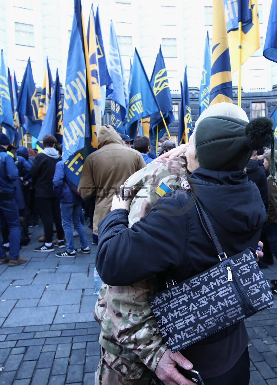 В Киеве &#171;нацдружинники&#187; требовали создания Министерства по делам ветеранов