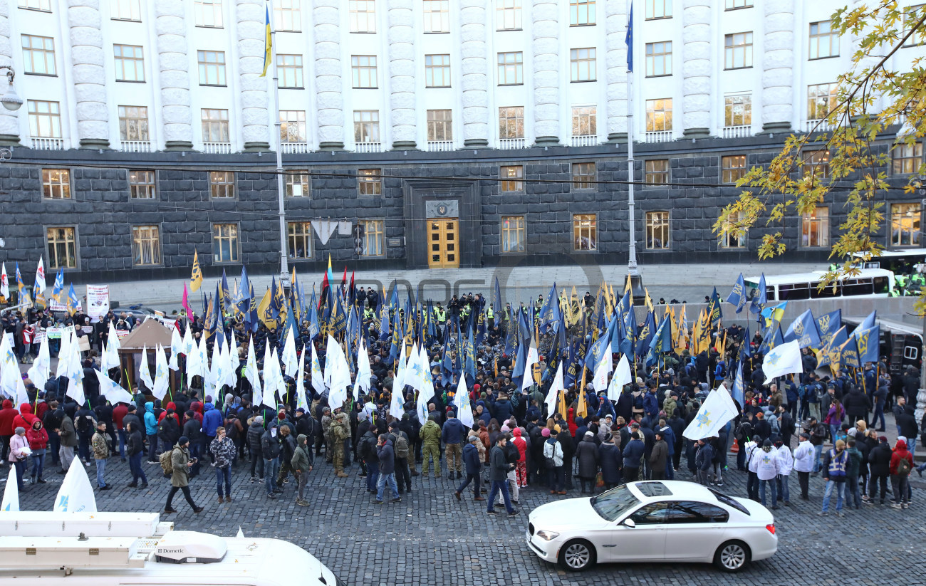 В Киеве &#171;нацдружинники&#187; требовали создания Министерства по делам ветеранов