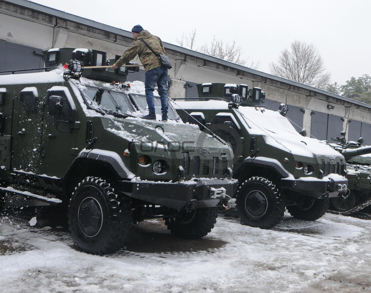 Украинским военным торжественно отправили новую технику