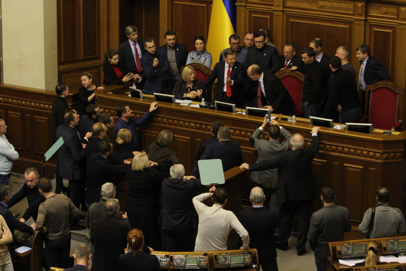 За военное положение проголосовало 276 депутатов