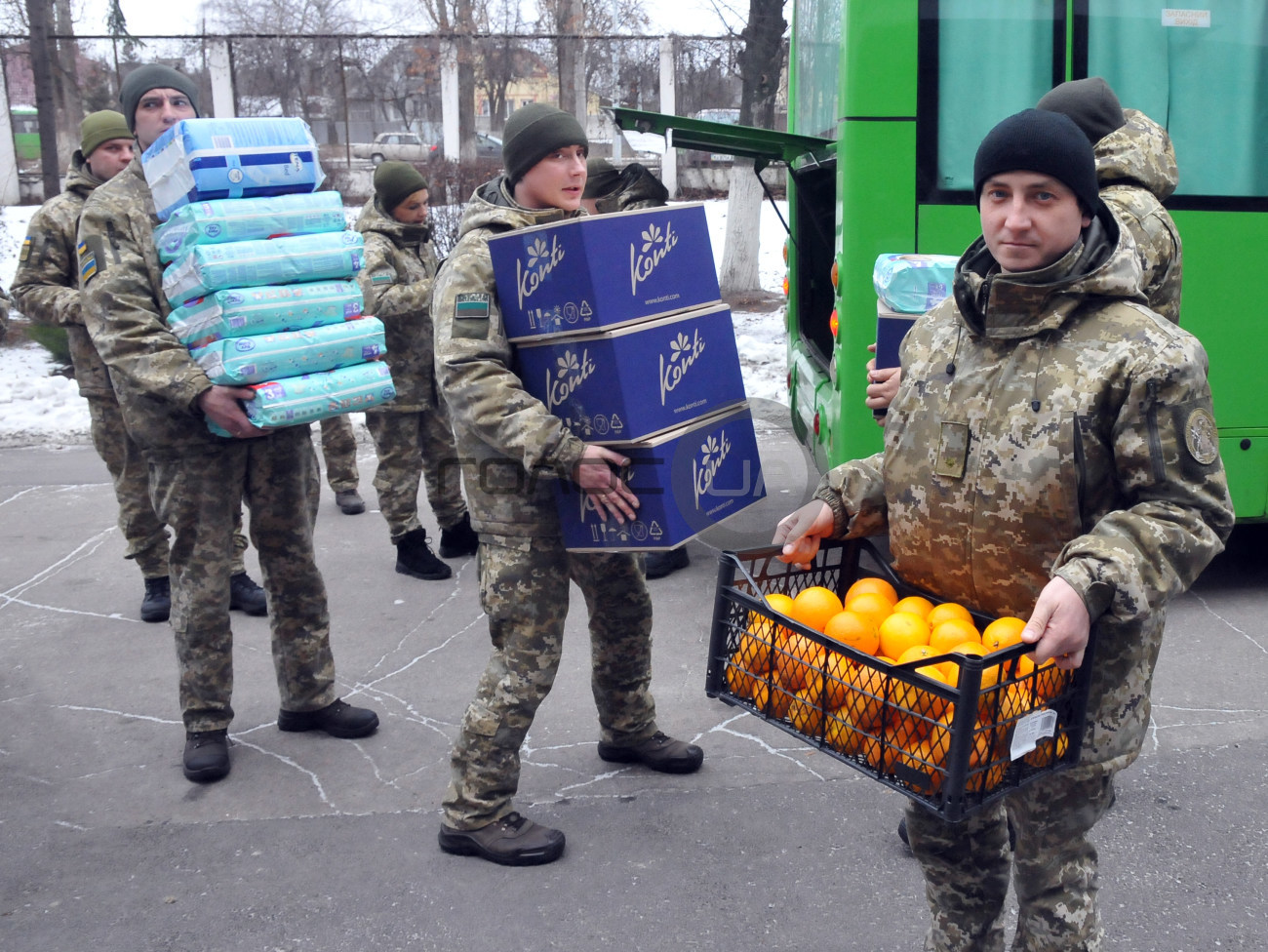 Харьковские пограничники своеобразно поздравили детей с Днем Святого Николая