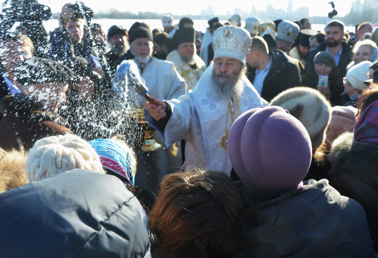 Предстоятель УПЦ МП Митрополит Онуфрий освятил воды Днепра в Оболонском районе Киева