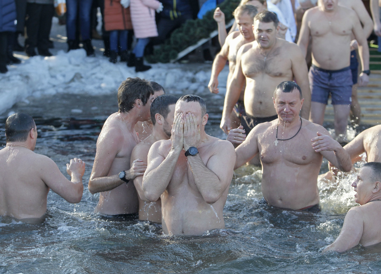 Мэр Киева Виталий Кличко на Крещение купался вместе с 30 коллегами