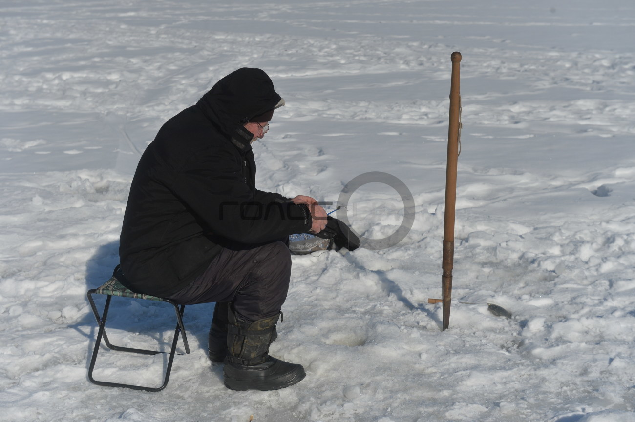 Любителей зимней рыбалки спасатели предупреждают об опасности