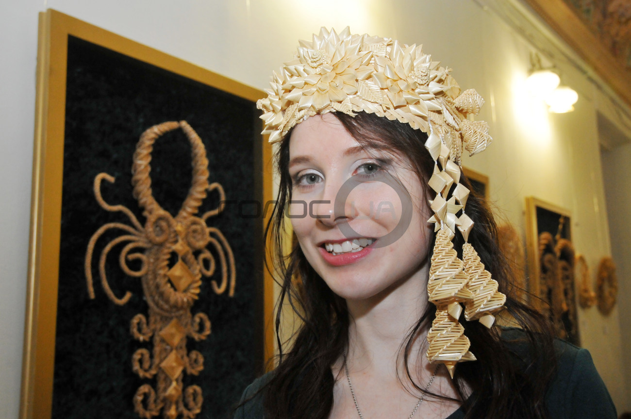 В Харькове проходит выставка плетенных произведений из кукурузных листьев