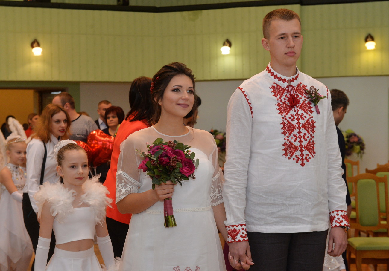 На «Свадебный марафон» в Центральный ЗАГС пришли Петренко и Гройсман