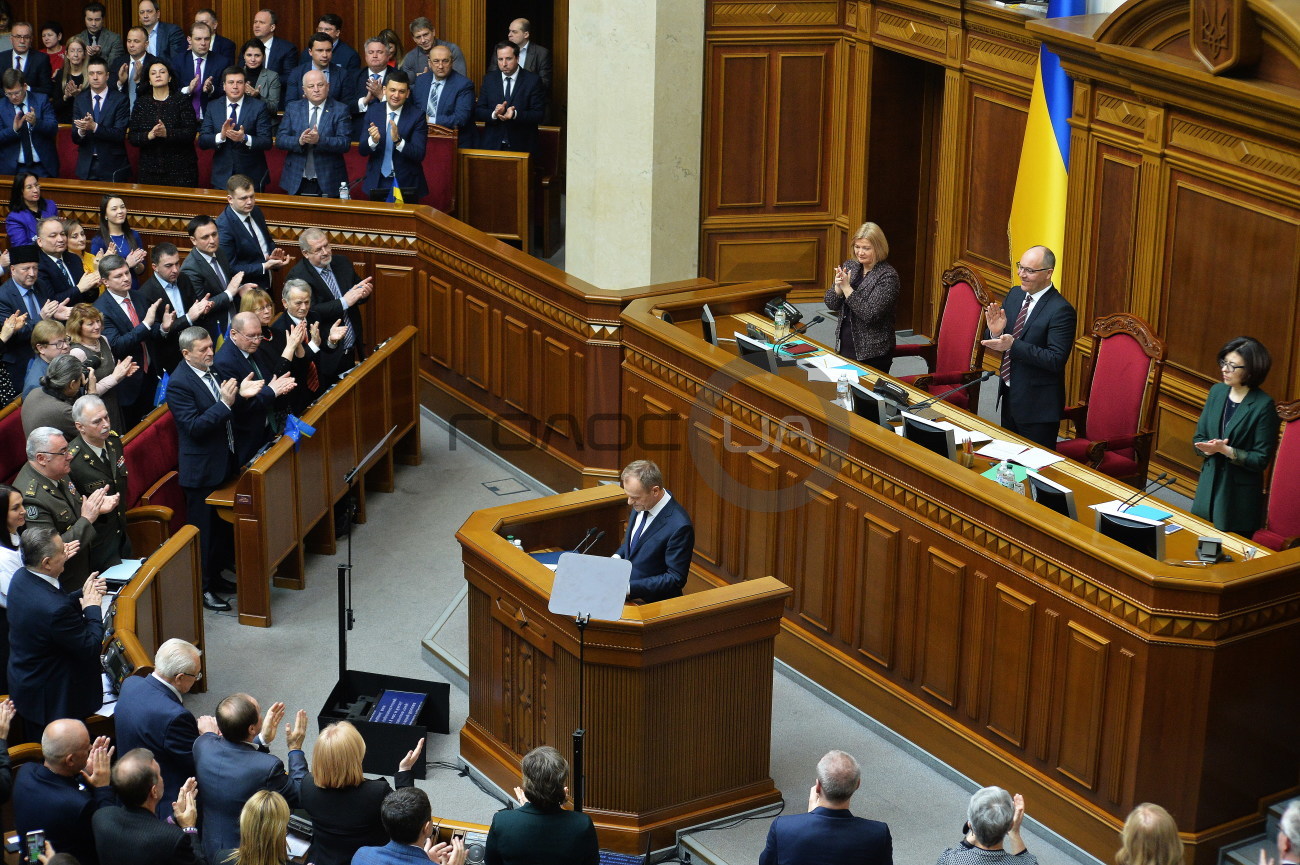 Порошенко, камуфляж и Туск: как в Раде пятую годовщину начала агрессии России против Украины отмечали