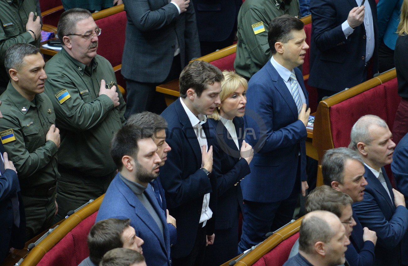 Порошенко, камуфляж и Туск: как в Раде пятую годовщину начала агрессии России против Украины отмечали