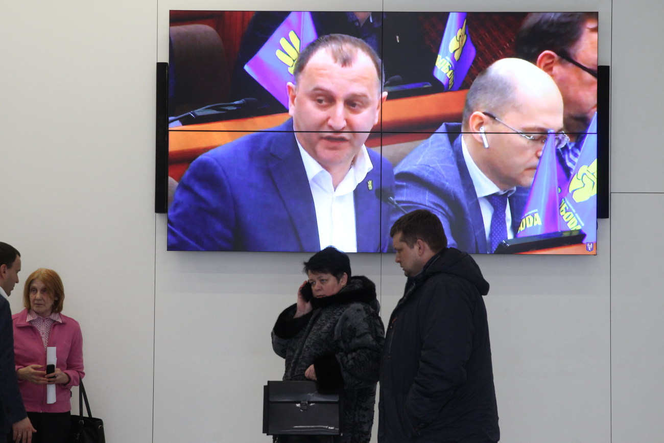 Несмотря на протесты, Киевсовет одобрил продажу парковок