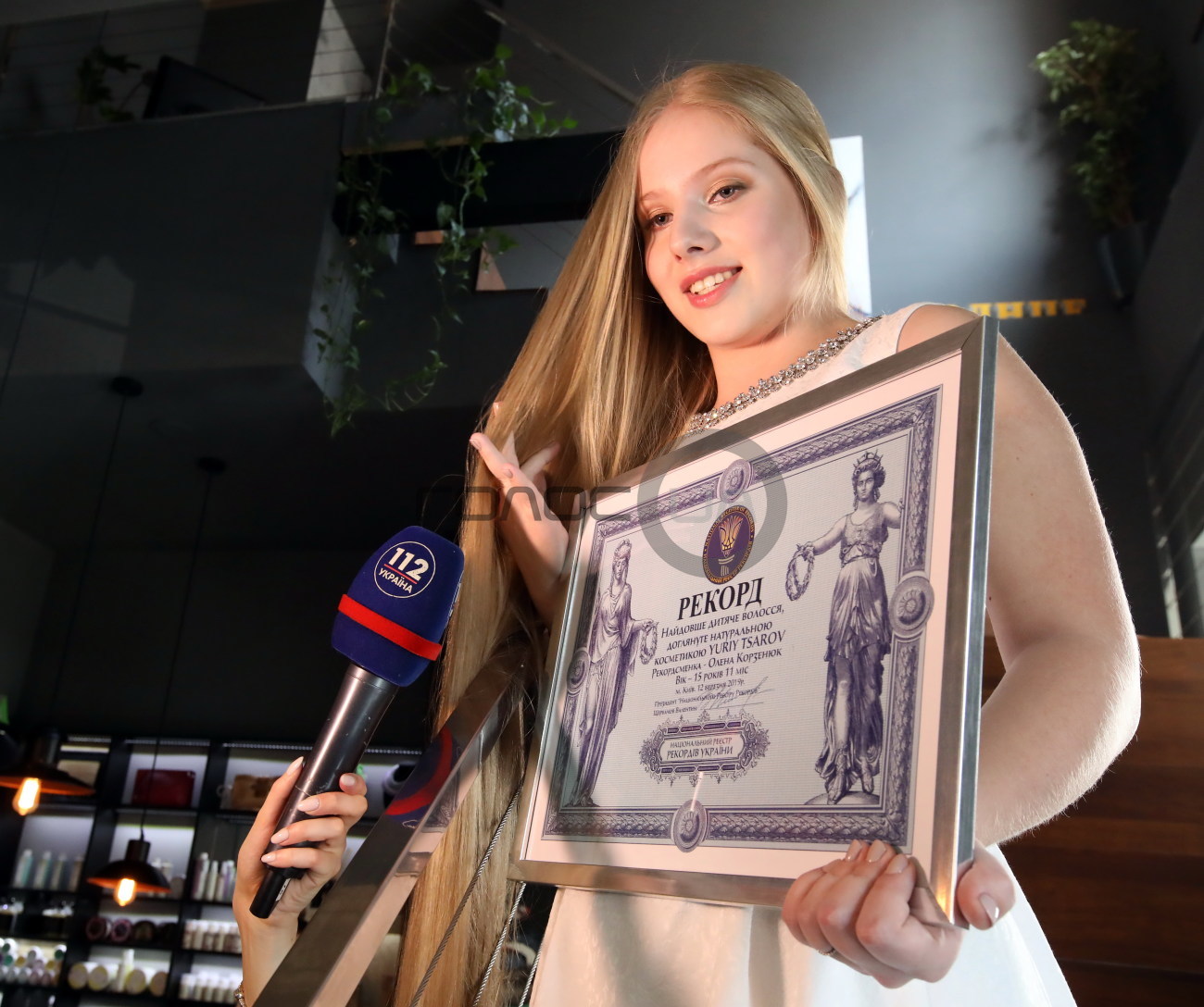 15-летняя киевлянка стала обладательницей самых длинных волос в Украине