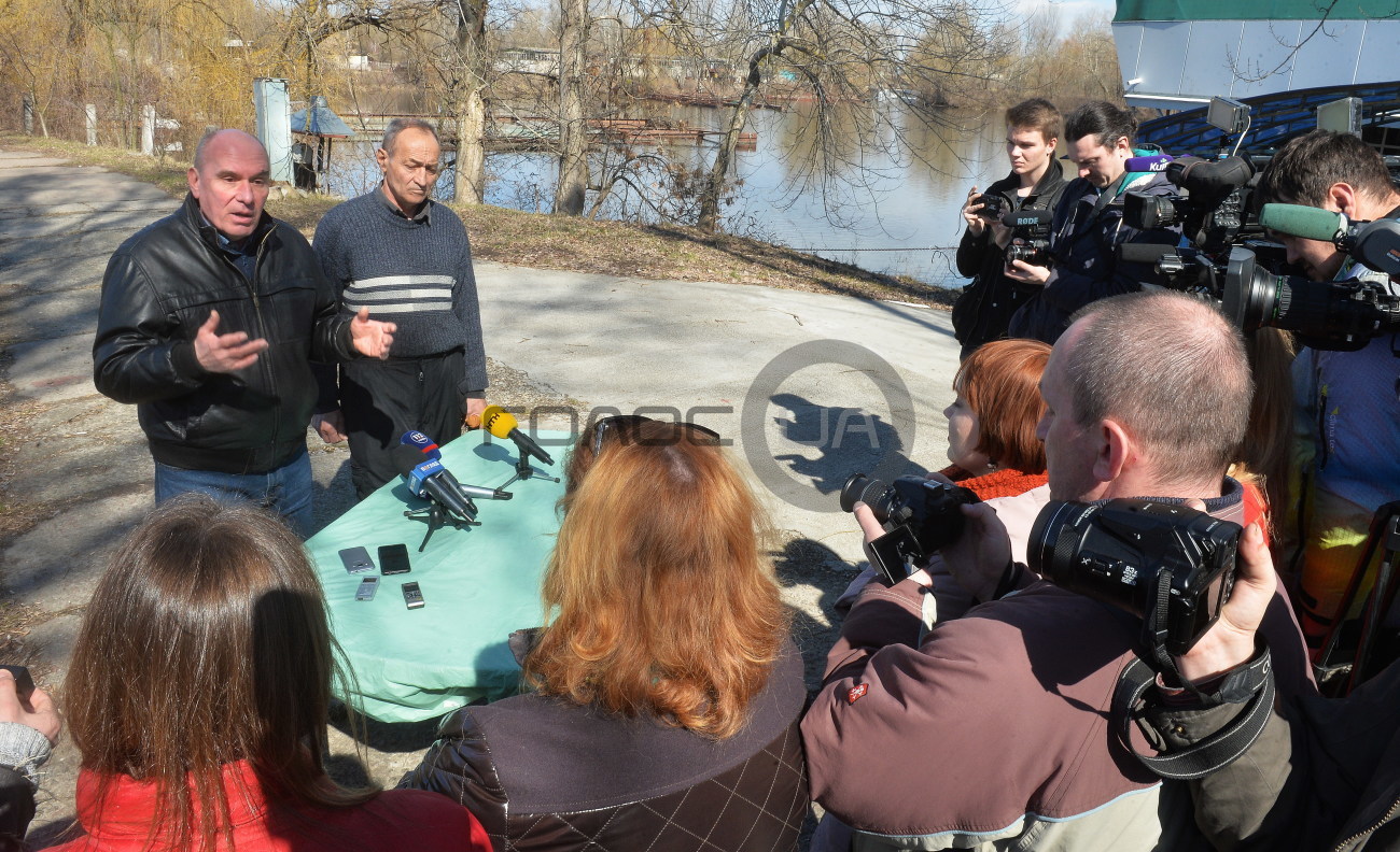 Журналистам показали рыбразводник осетров