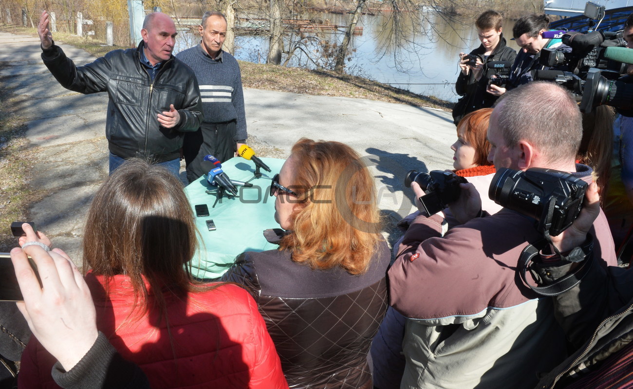 Журналистам показали рыбразводник осетров