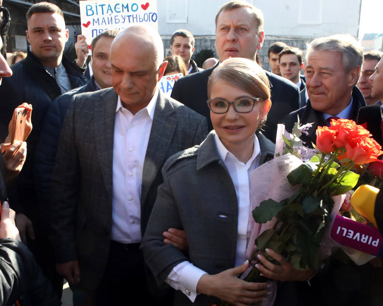 Юлия Тимошенко пришла голосовать с мужем