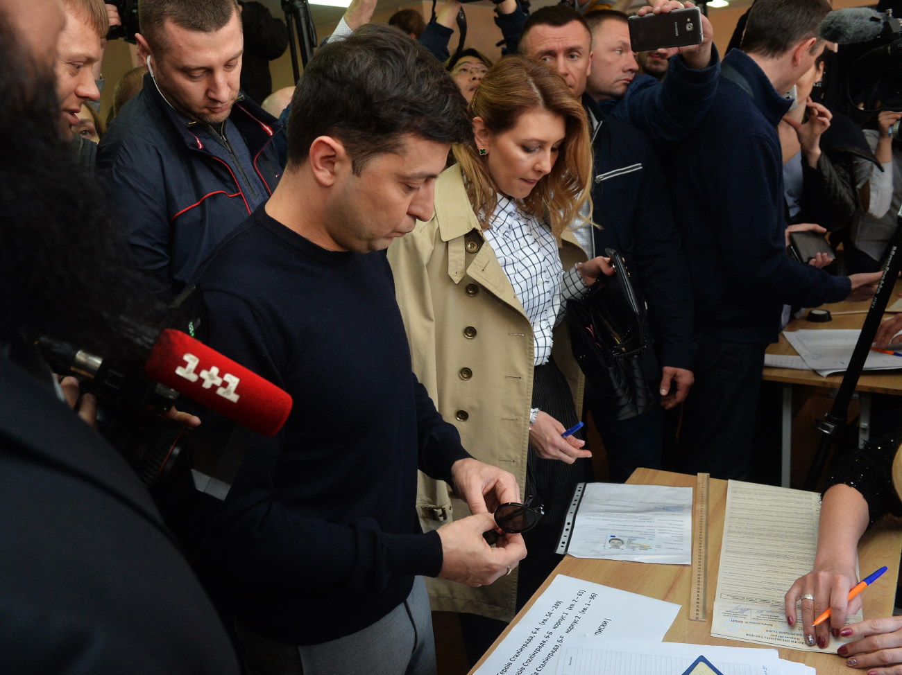 Влалимир Зеленский после голосования пообещал жизнь без коррупции