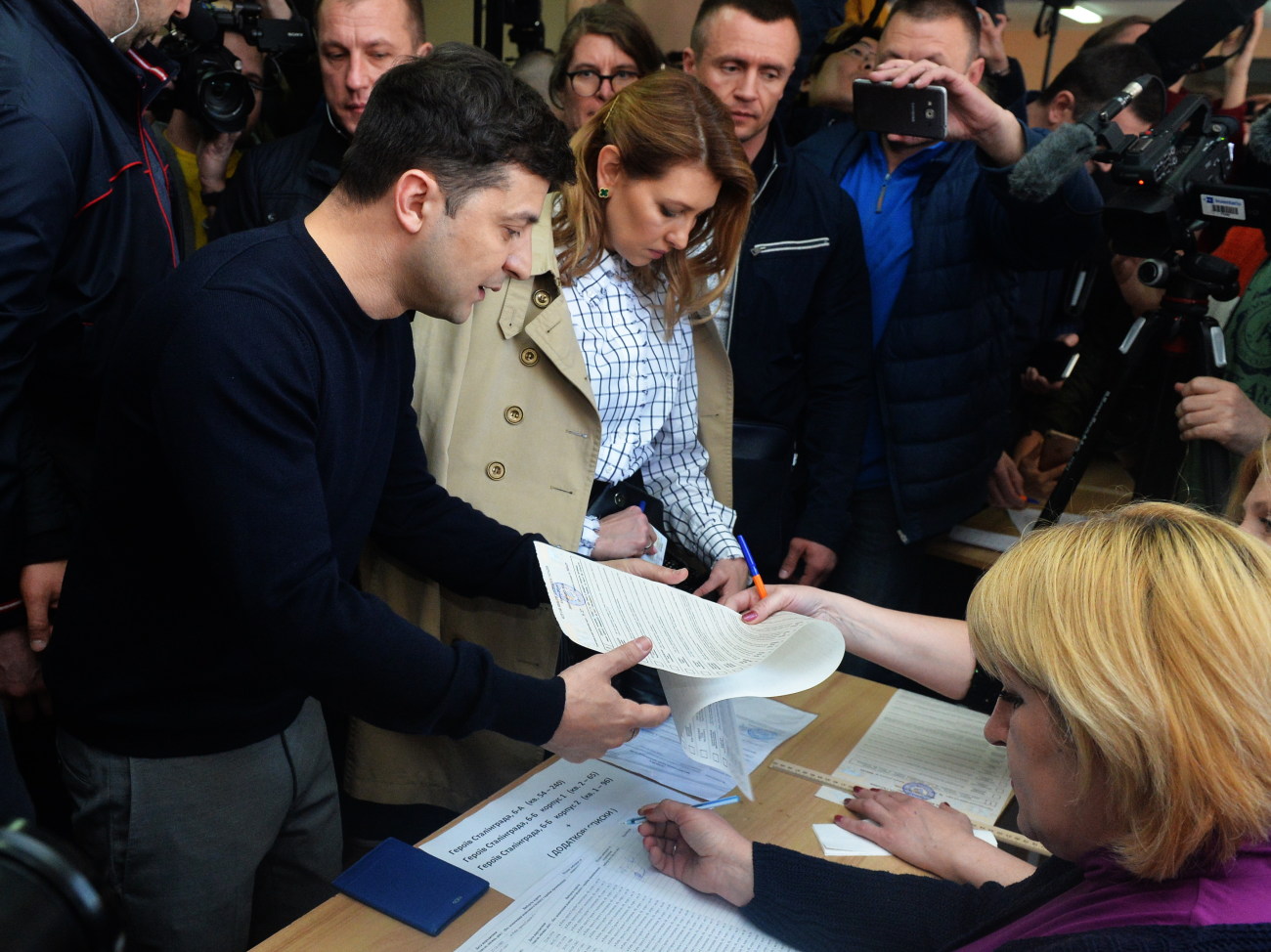 Влалимир Зеленский после голосования пообещал жизнь без коррупции