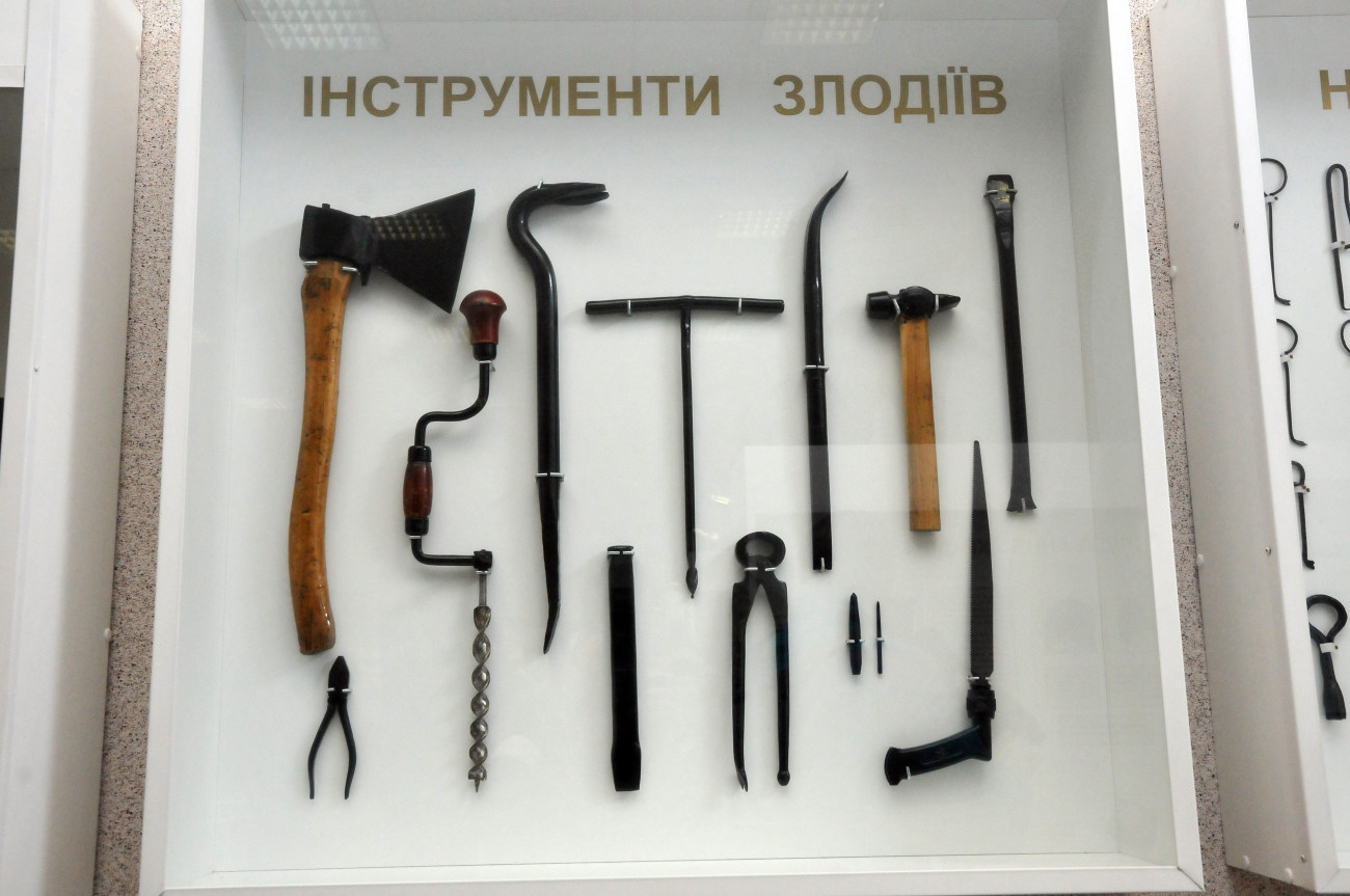 Харьковским школьникам криминалисты показали вещдоки