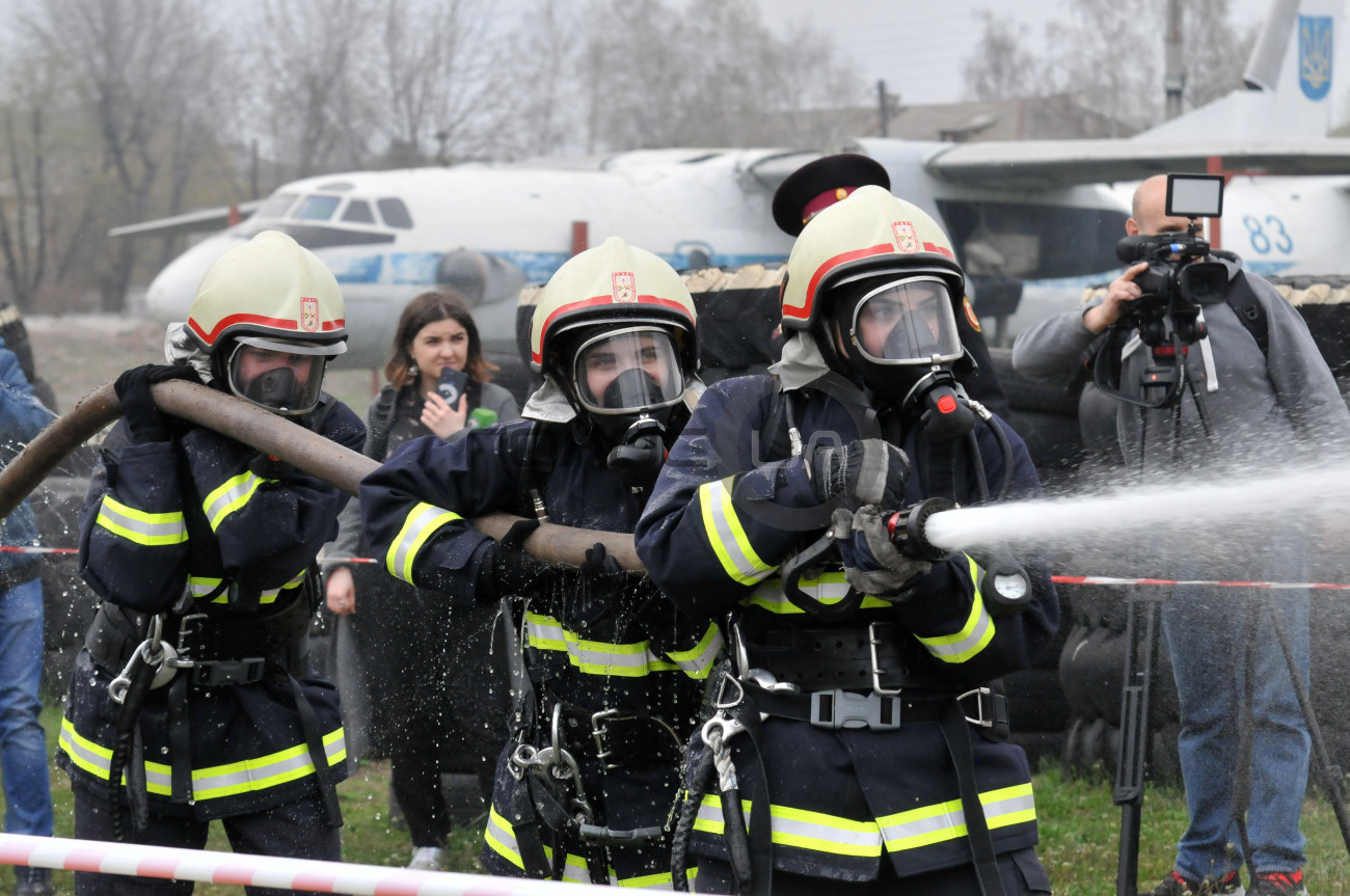 В Харькове прошли соревнования курсантов-пожарных