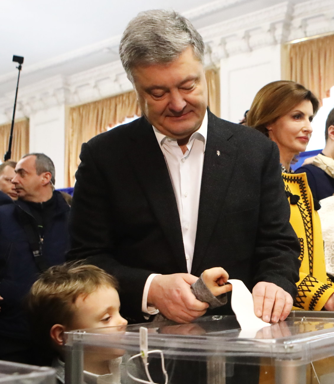 Порошенко проголосовал в Доме Офицеров