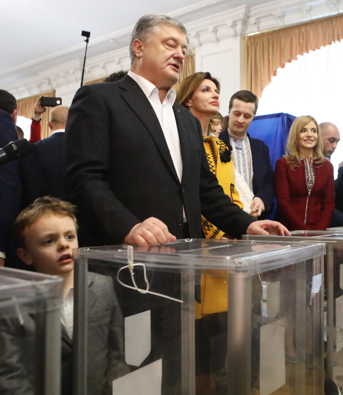 Порошенко проголосовал в Доме Офицеров
