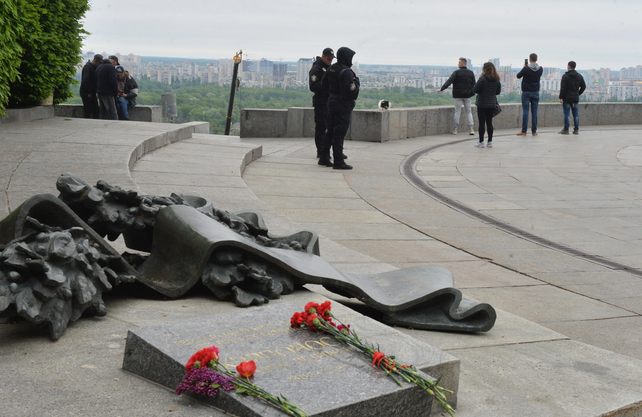 День памяти и примирения в Киеве: пусто и дождливо