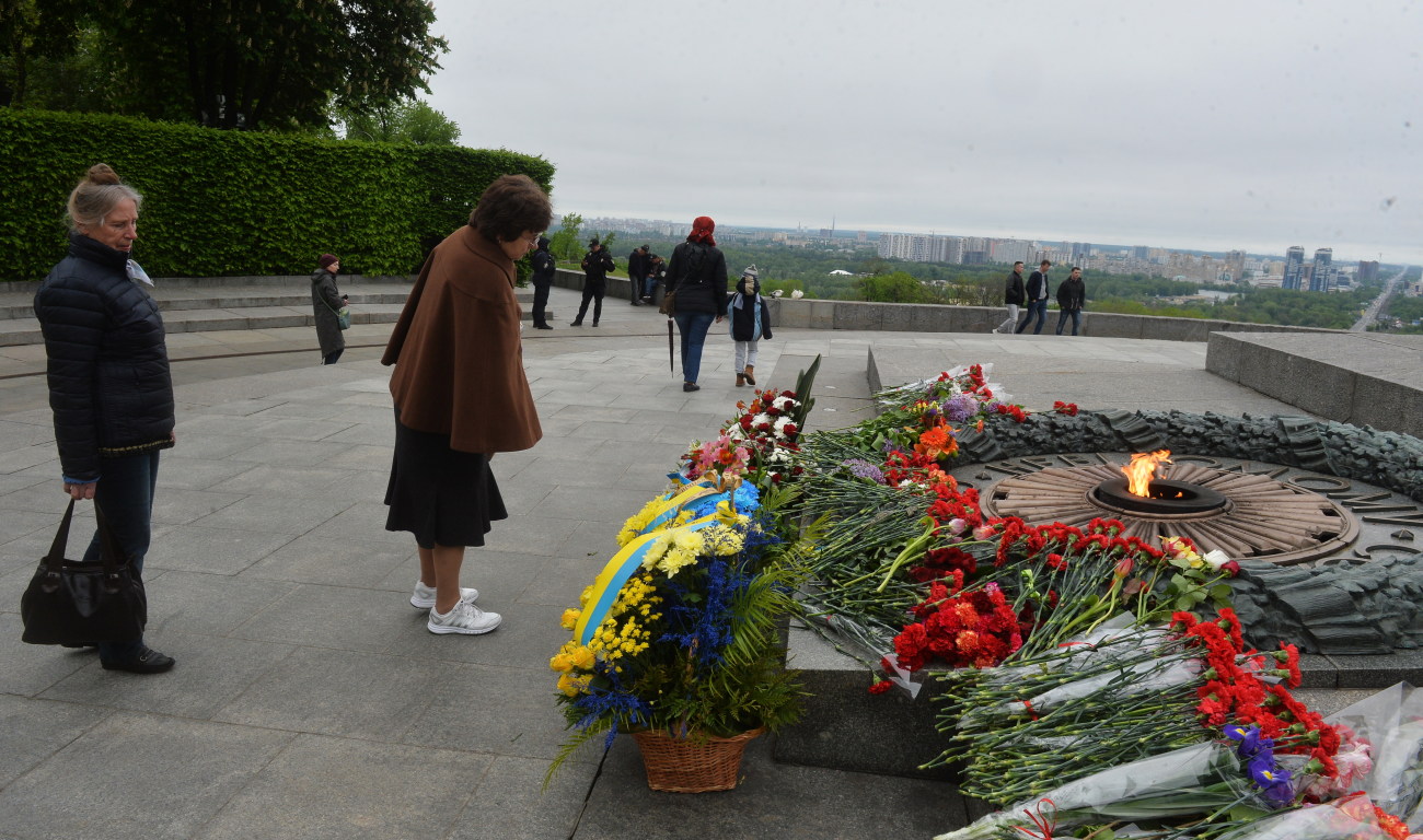День памяти и примирения в Киеве: пусто и дождливо