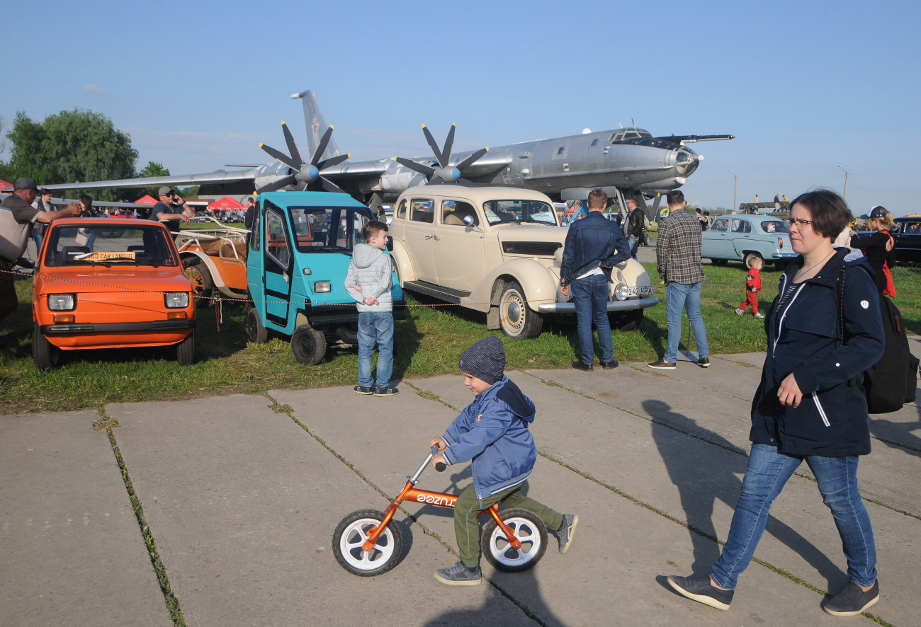 В Киеве проходит выставка ретро-автомобилей