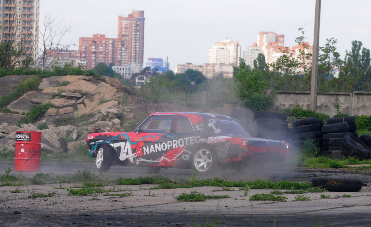 В Киеве проходит выставка ретро-автомобилей