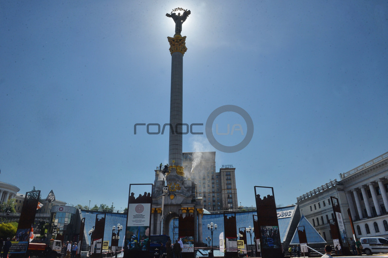 В Киеве помыли Стеллу Независимости