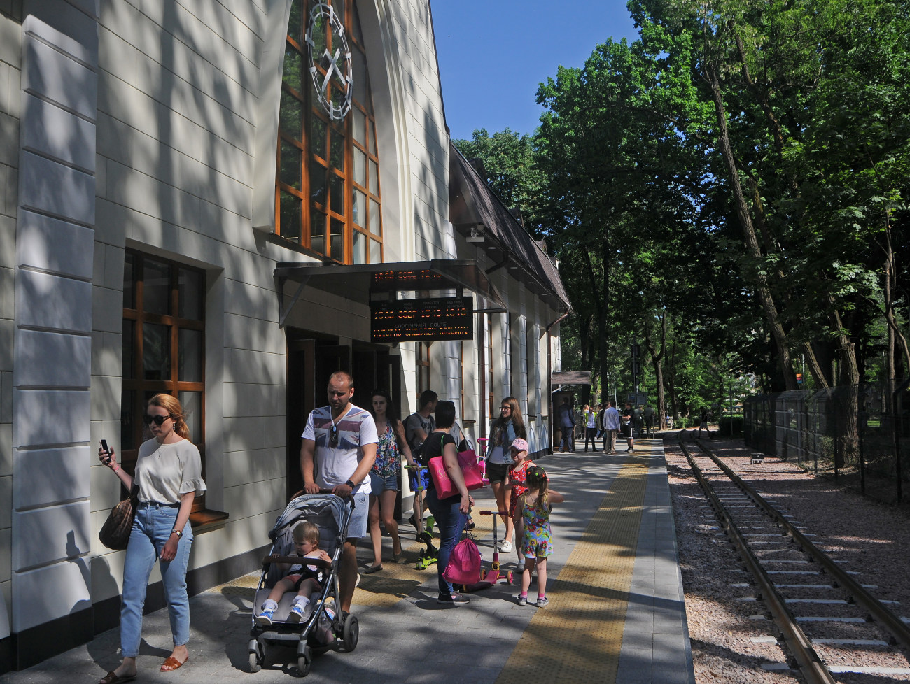 Ко Дню детей в Киеве открыли детскую железную дорогу