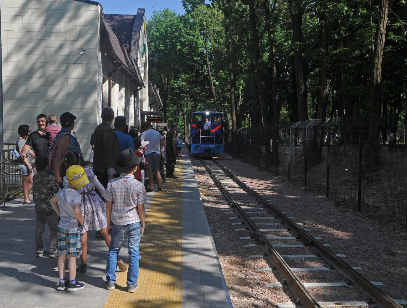 Ко Дню детей в Киеве открыли детскую железную дорогу