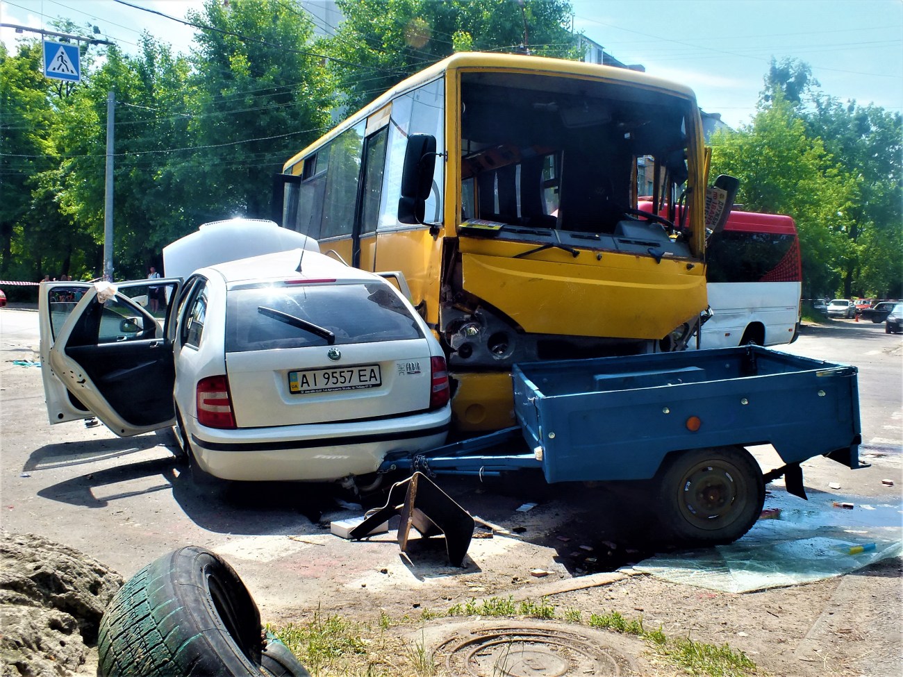 Под Киевом произошло масштабное ДТП с маршрутками: пострадали более 20 человек