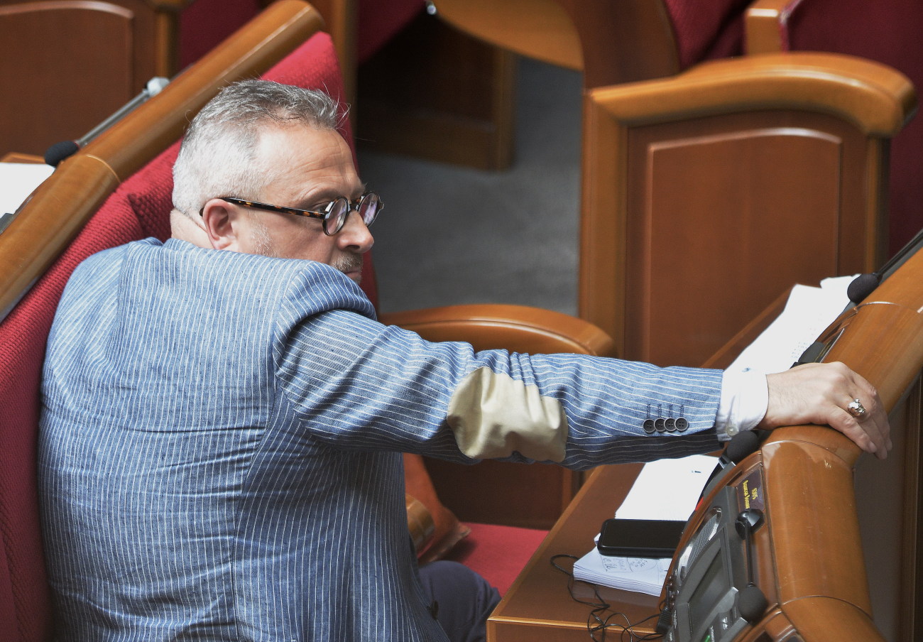 Лето в парламенте: в чем ходят на работу депутаты