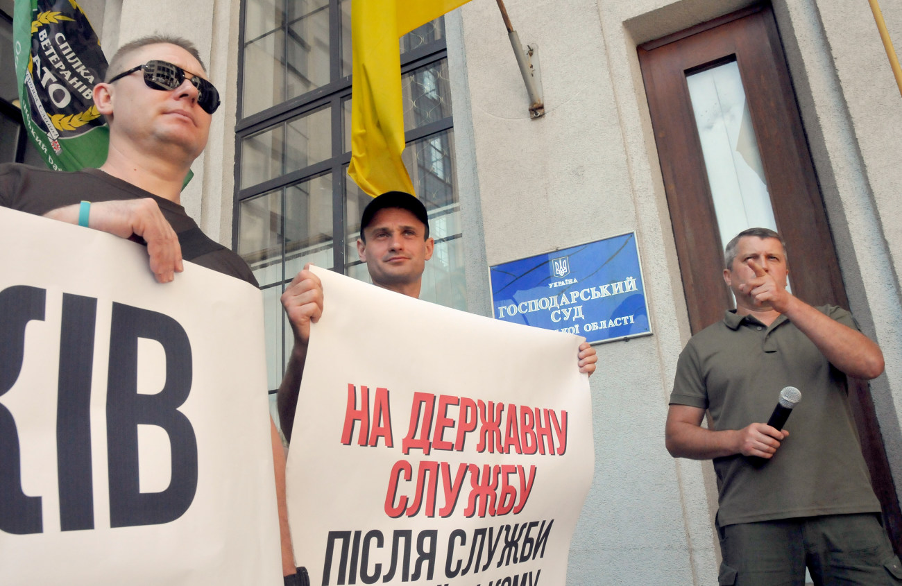 В Харькове участники АТО вышли на акцию протеста против попыток арендаторов забрать у них землю