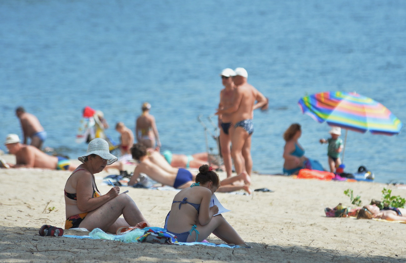 Из 14 столичных пляжей открыты меньше половины