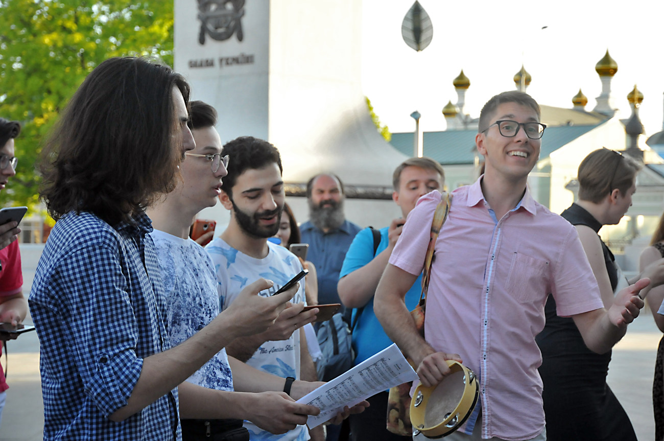 В Харькове на площади состоялся спонтанный праздник хоровой музыки