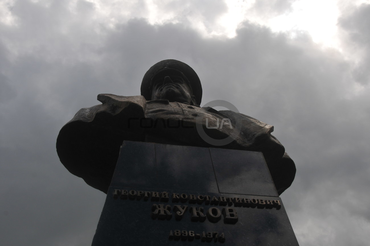 В Харькове восстановили памятник Жукову