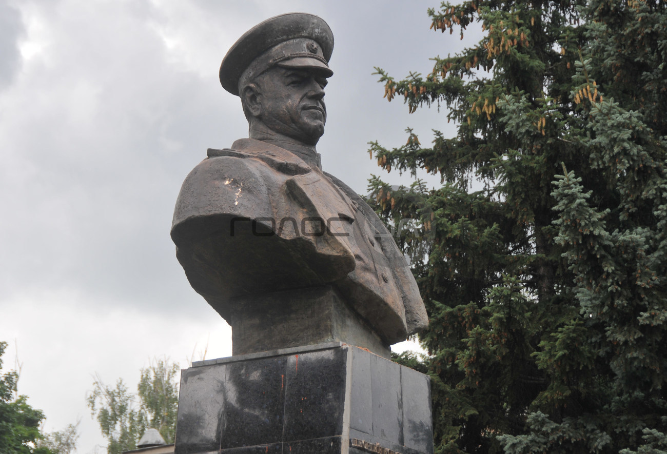 В Харькове восстановили памятник Жукову