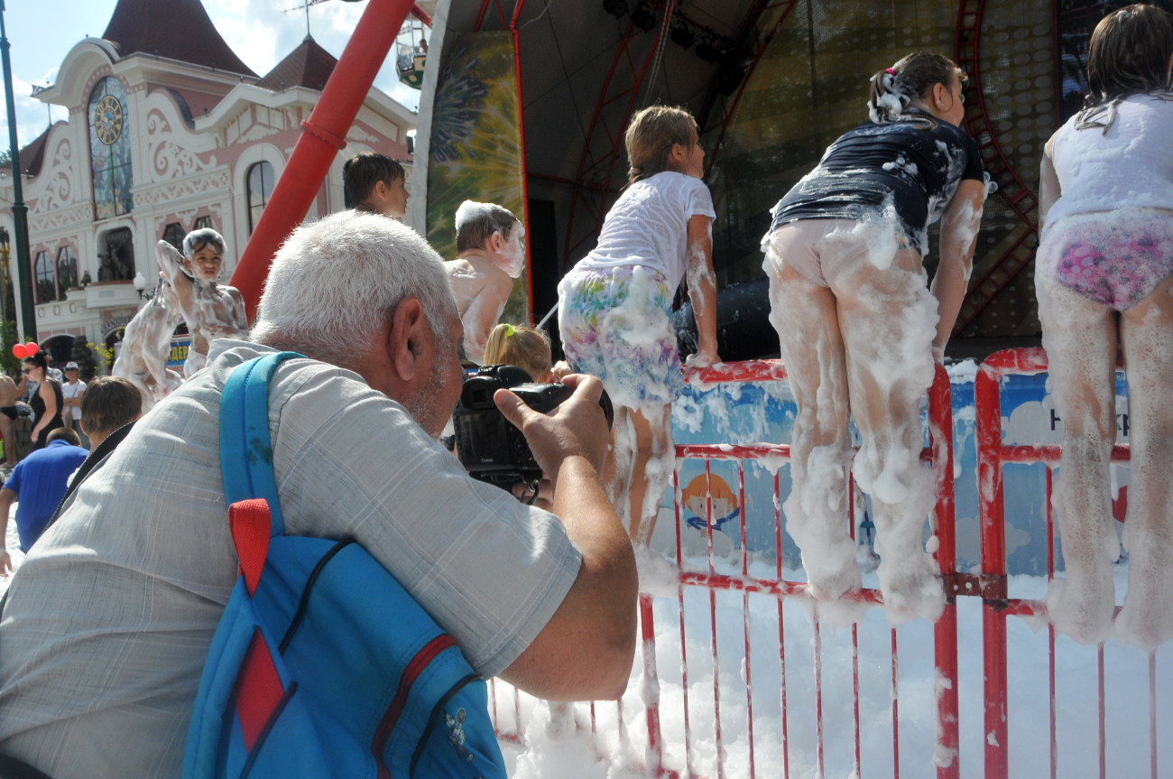 Водная битва и пенная вечеринка: в Харькове отпраздновали экватор лета