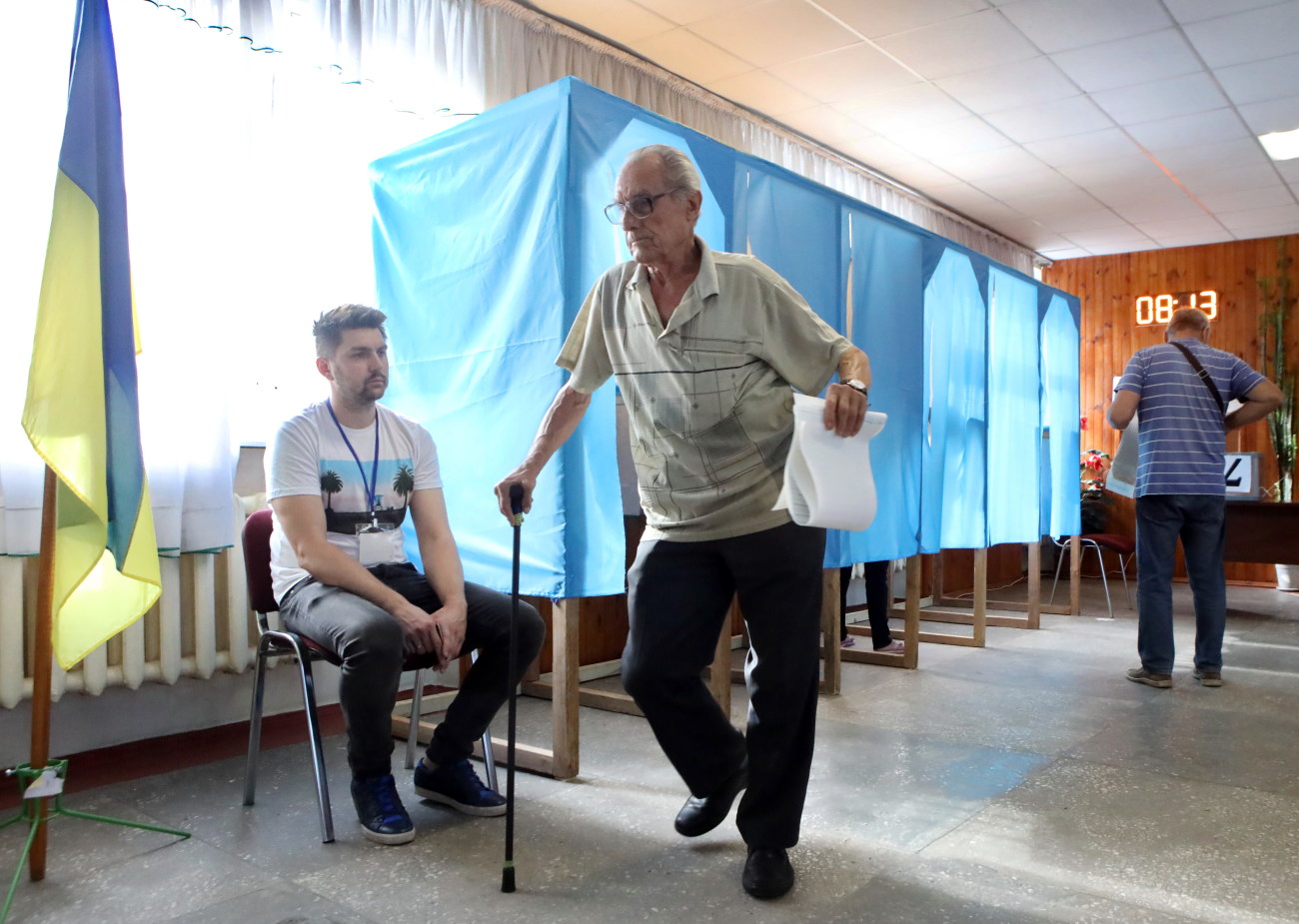 В Украине проходят внеочередные выборы в Верховну Раду