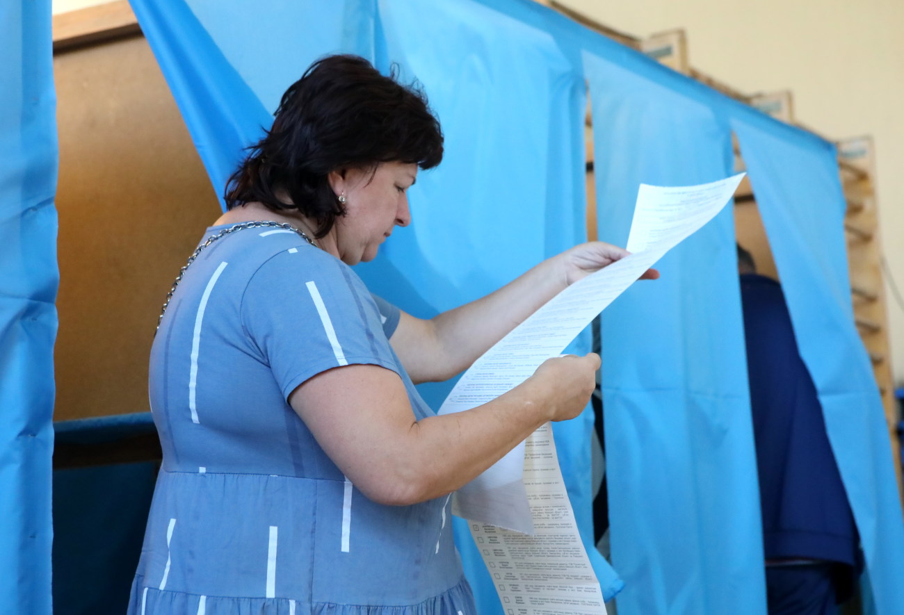 В Украине проходят внеочередные выборы в Верховну Раду