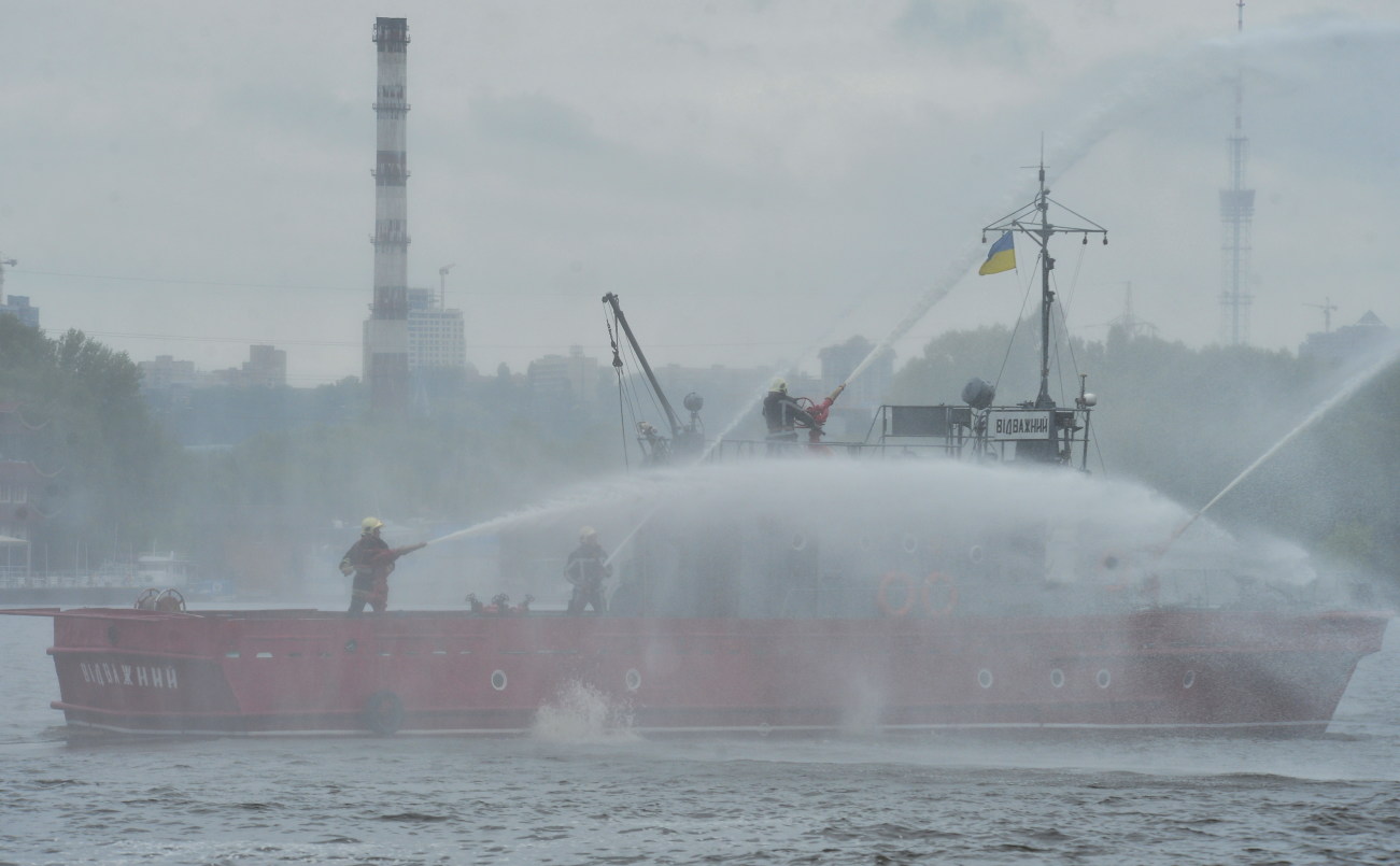 Спасательные службы столицы учились действовать при столкновении кораблей