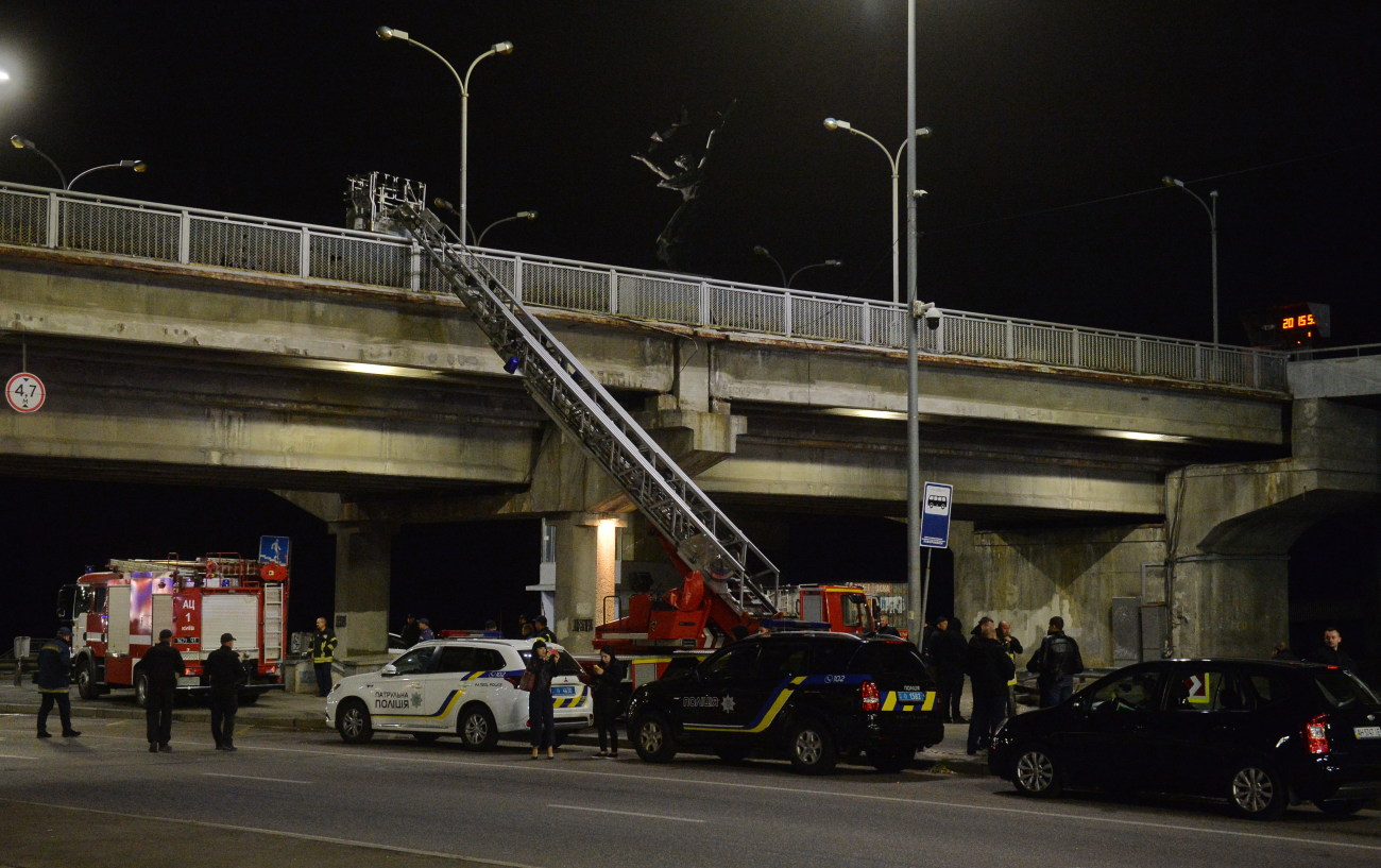 Движение по мосту Метро восстановлено