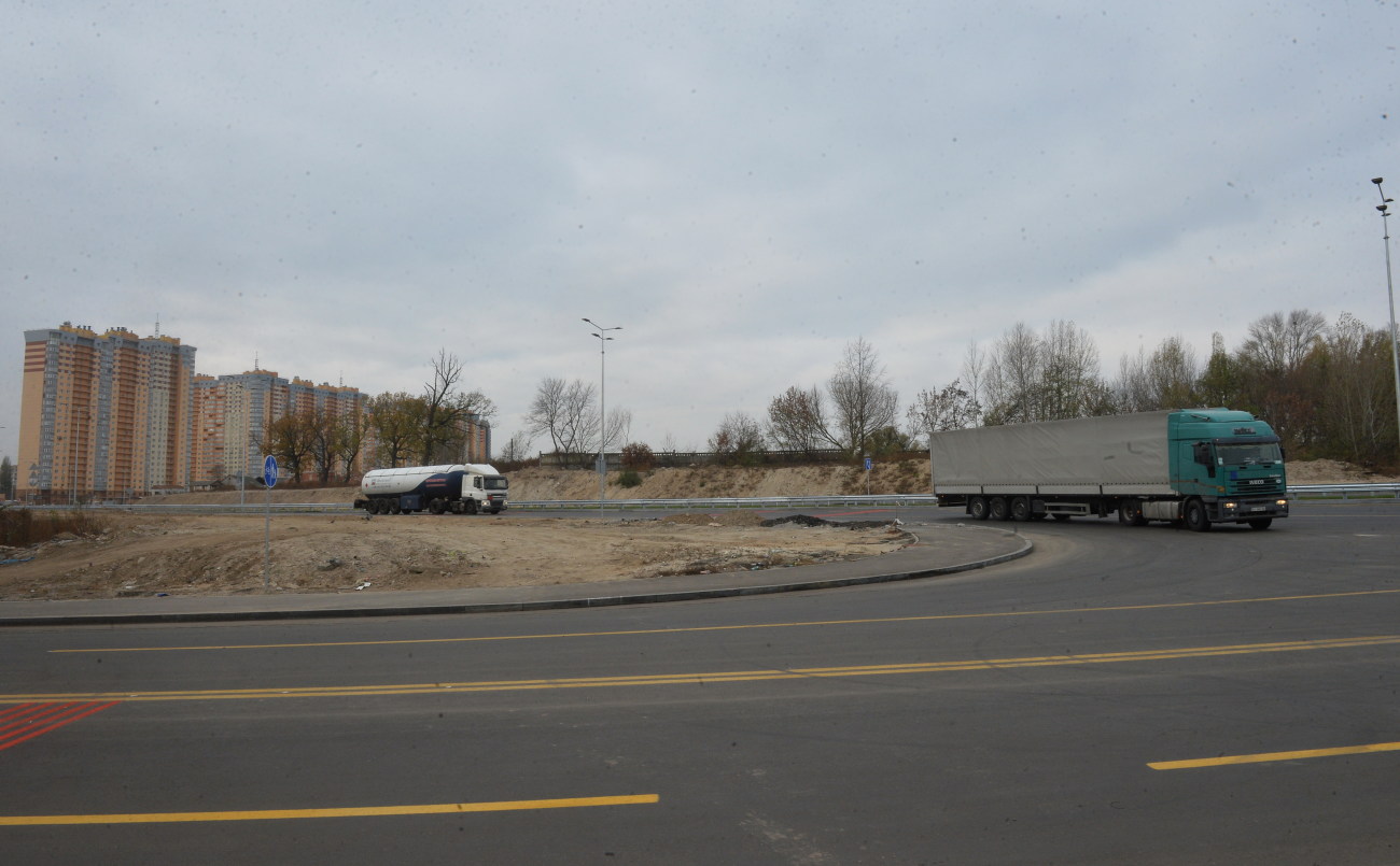 В Киеве открыли движение по новому участку Большой Окружной дороги, остальные участки &#8212; в разрухе