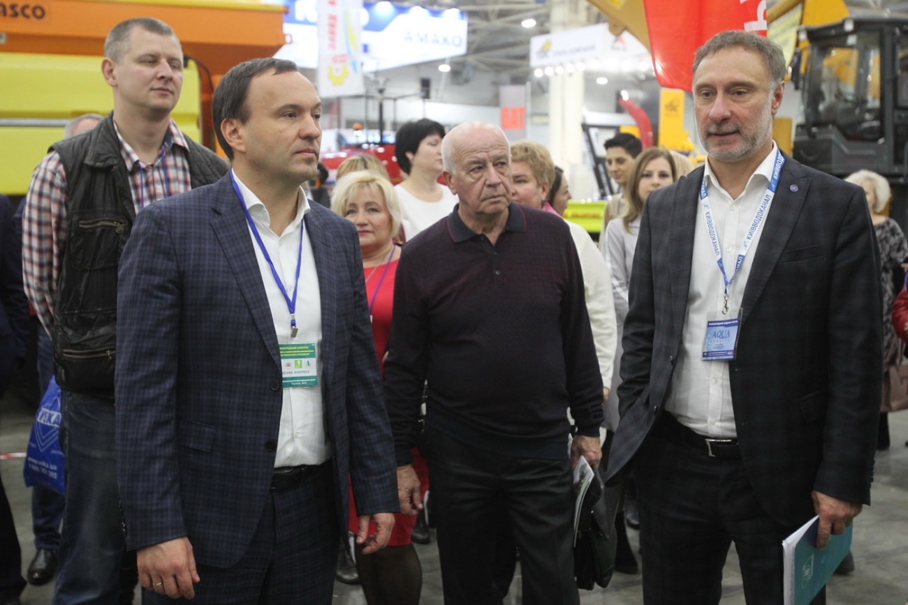 В Киеве проходит выставка коммунальной техники