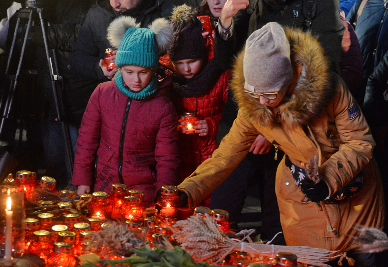 Украина почтила минутой молчания память жертв голодоморов